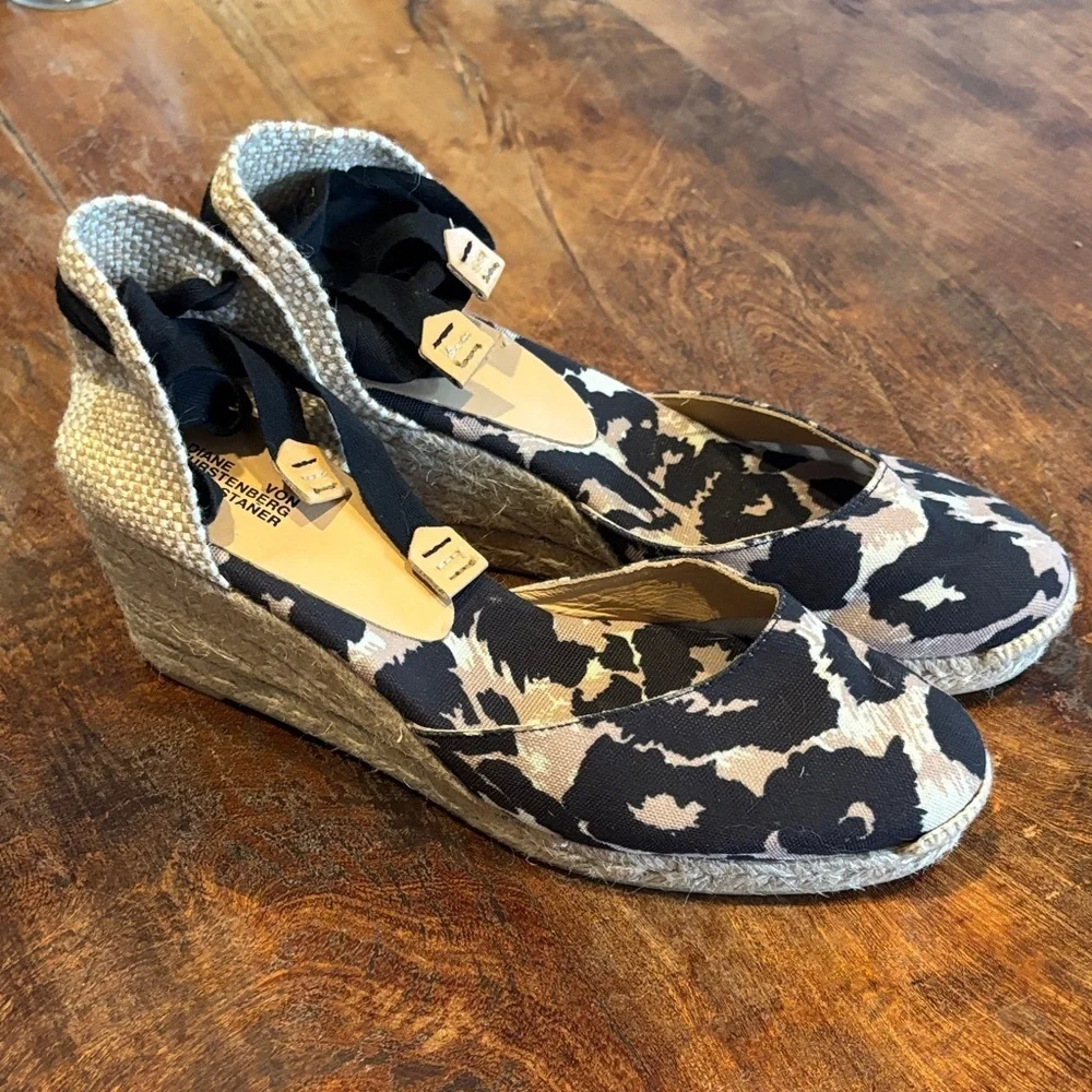 Diane von Furstenberg X Castaner Espadrille Wedge Sandals Black and Tan